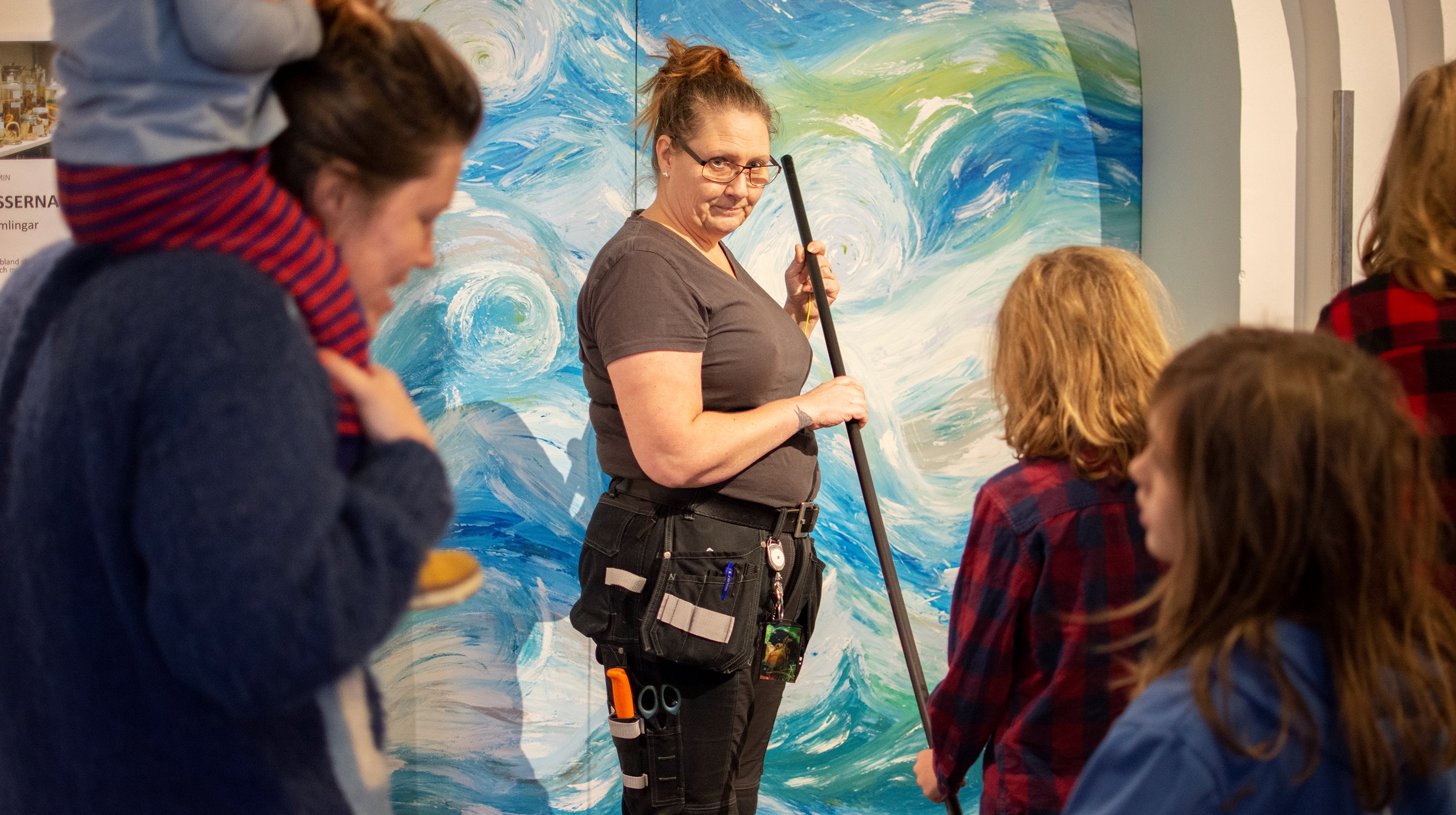 children waiting for fishpond